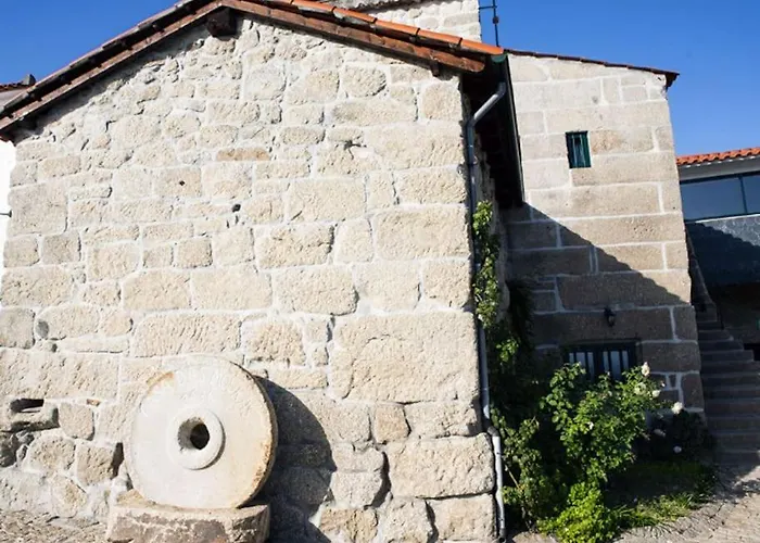 Casa Mouras- Rio De Moinhos * Rio de Moinhos (Aveiro)